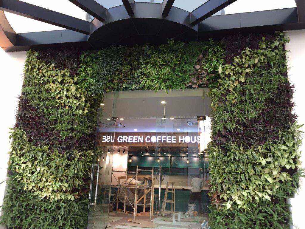 Tường cây giả green coffee house Time City Mạnh Phát